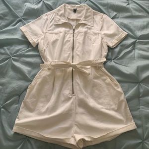 NWOT white zip up short boiler suit shorts w/ belt